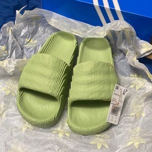 ADILETTE 22 SLIDES